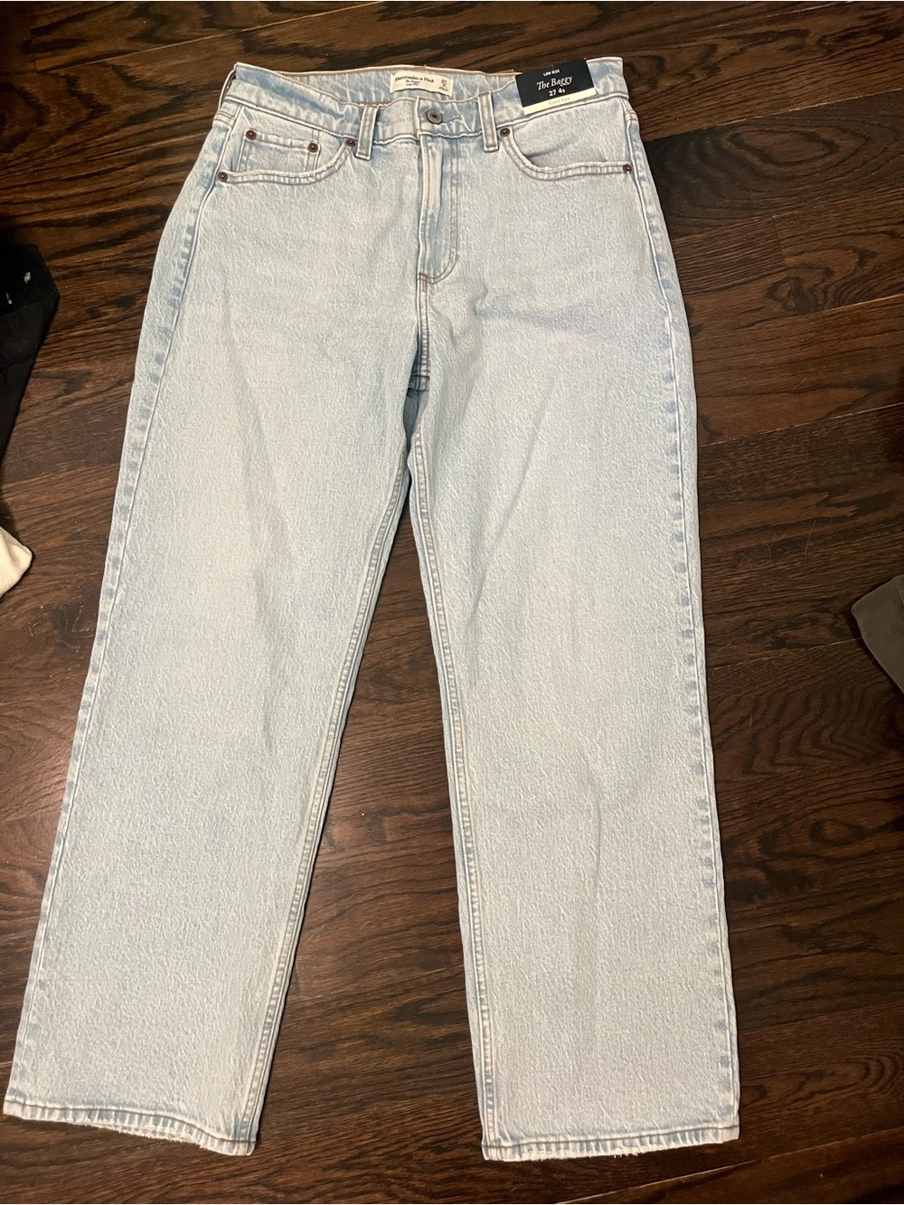 New with tags: Abercrombie & Fitch Curve Love The Baggy Low Rise 27s 4s Jeans